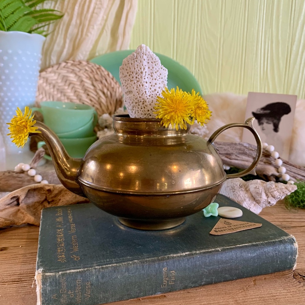 Vintage Brass Teapot 🫖